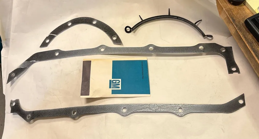 Beställ idag Oljetrågspackning 326-455 Buick Olds Pont Chev 1958-76 , GM GR,1,429 486584 NOS
